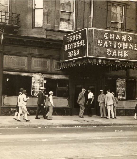 #129 Exterior of Grand Avenue National Bank, 1930.