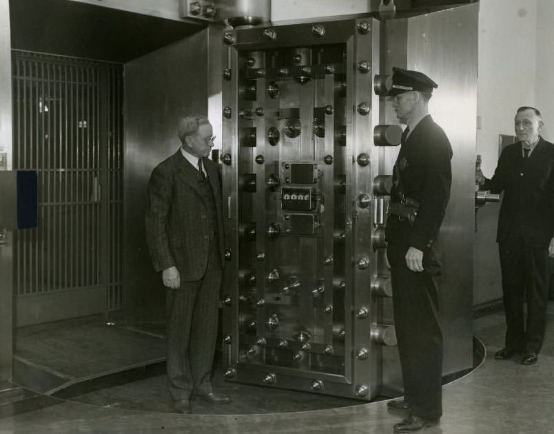 #138 Vault door opens at the Mercantile Trust Company, 1930