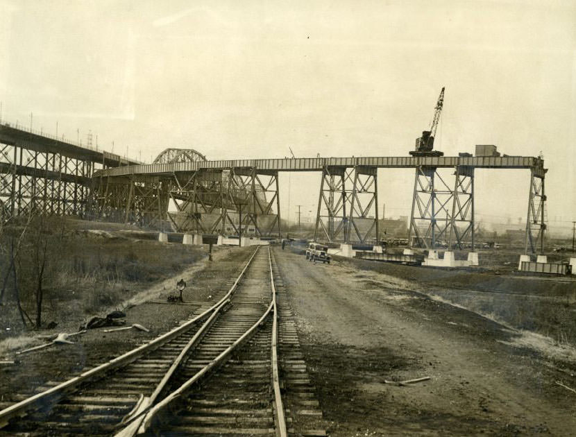 #205 Erecting the new northeast approach to the St. Louis Municipal Bridge, now known as the MacArthur Bridge, 1930