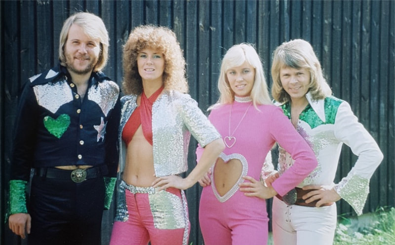 Agnetha Fältskog’s Iconic Pink Heart Jumpsuit: A Nostalgic Blast from ABBA’s Past Music