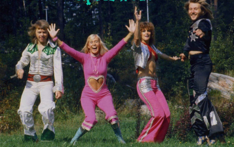 Agnetha Fältskog’s Iconic Pink Heart Jumpsuit: A Nostalgic Blast from ABBA’s Past Music