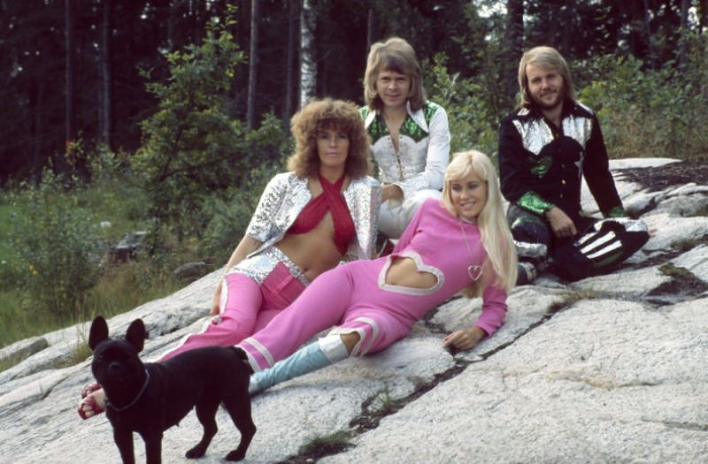 Agnetha Fältskog’s Iconic Pink Heart Jumpsuit: A Nostalgic Blast from ABBA’s Past Music