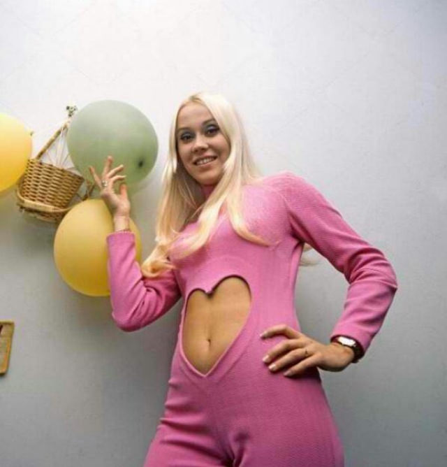 Agnetha Fältskog’s Iconic Pink Heart Jumpsuit: A Nostalgic Blast from ABBA’s Past Music