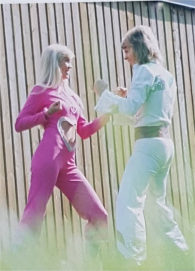 Agnetha Fältskog’s Iconic Pink Heart Jumpsuit: A Nostalgic Blast from ABBA’s Past Music