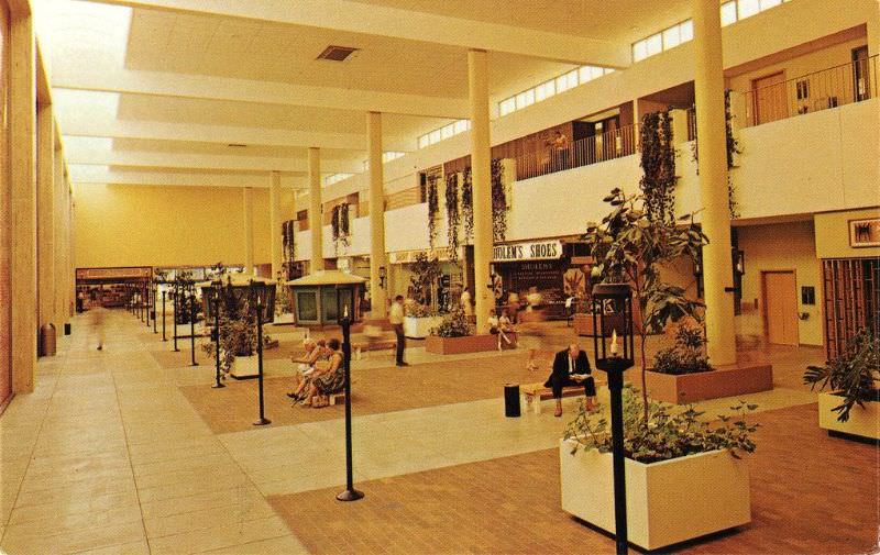 #18 Mall at Lincoln Square, Urbana, Illinois
