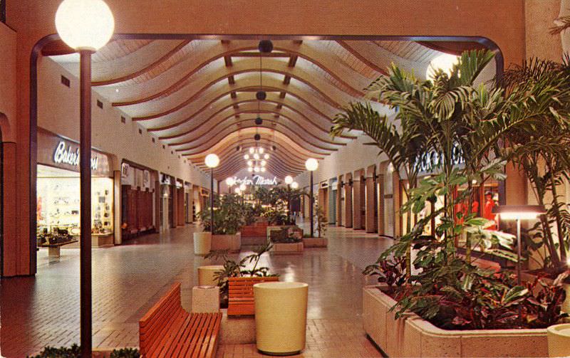 #48 Burlington Mall, Massachusetts