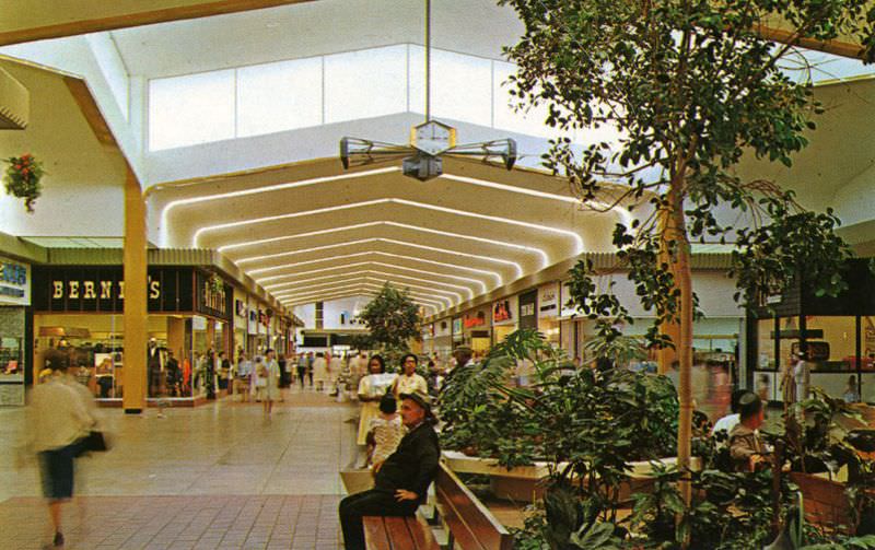 #47 Tacoma Mall wide corridors, Washington