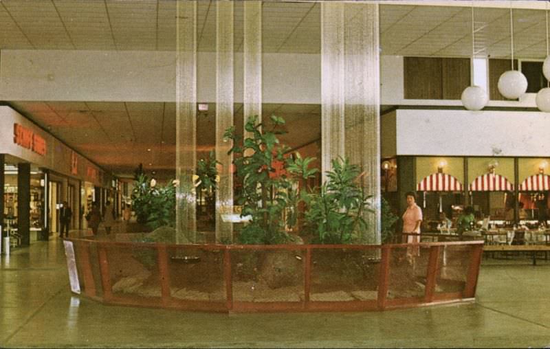 #24 Dixie Square Wonderfall Mall, Harvey, Illinois