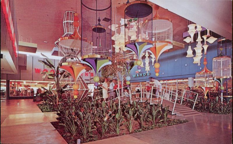 #3 Court Of Birds, Chris-Town Shopping Center, Phoenix, Alabama