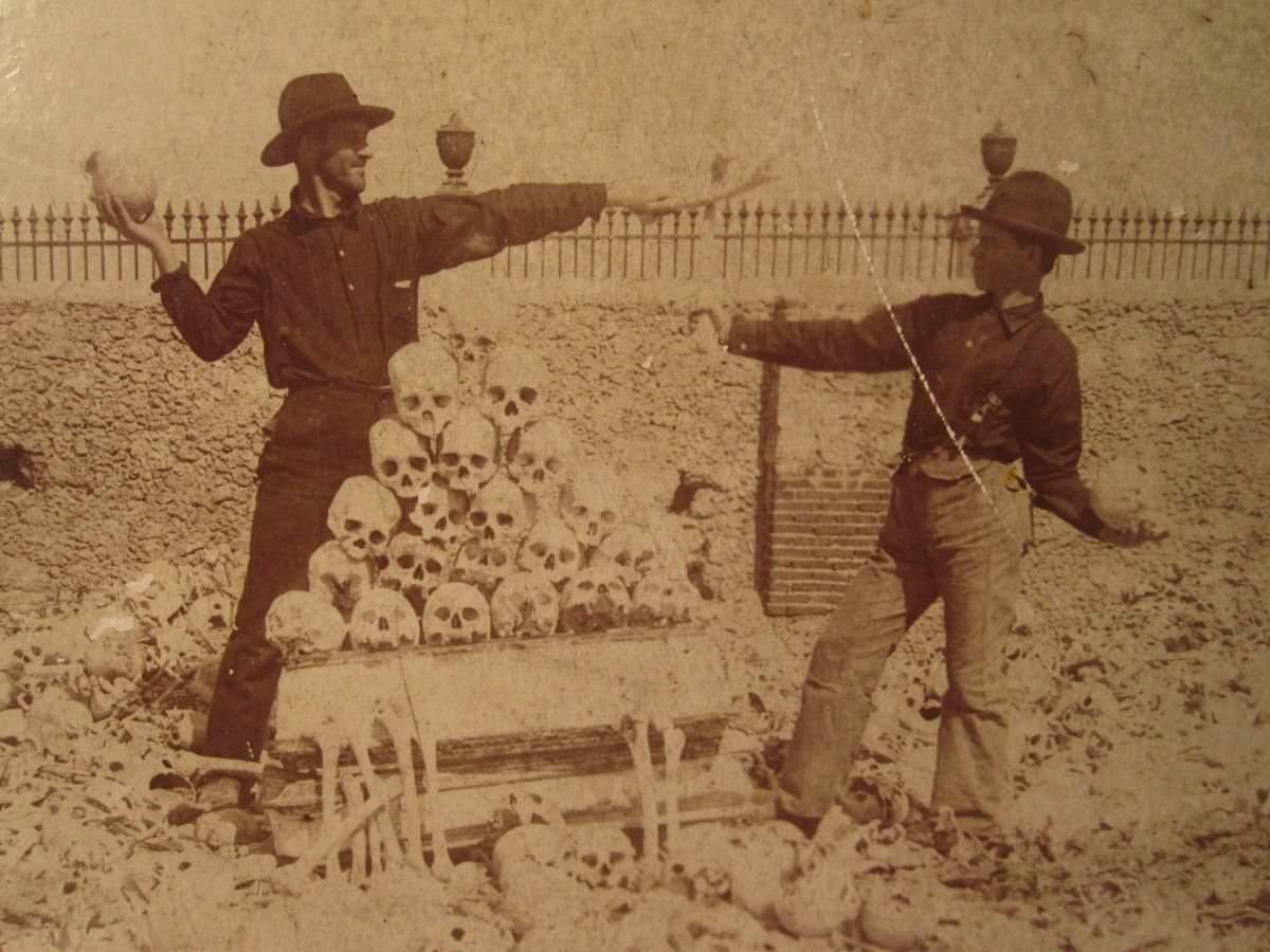 American Soldiers Playing with Human Skulls in Colon Cemetery in Havana, 1900s Weird