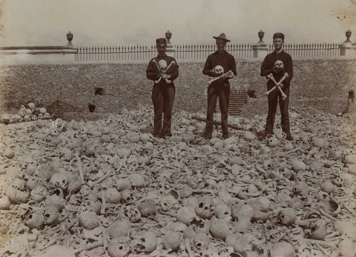 American Soldiers Playing with Human Skulls in Colon Cemetery in Havana, 1900s Weird