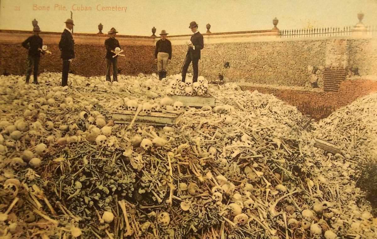 American Soldiers Playing with Human Skulls in Colon Cemetery in Havana, 1900s Weird