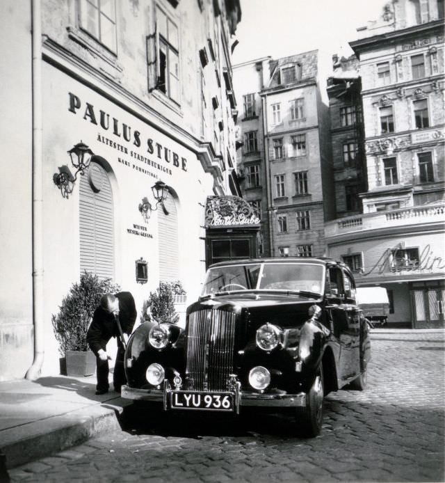 Austin A135 Princess saloon parked in a cobbled street in front of Vienna’s oldest Heuriger tavern, 1955.