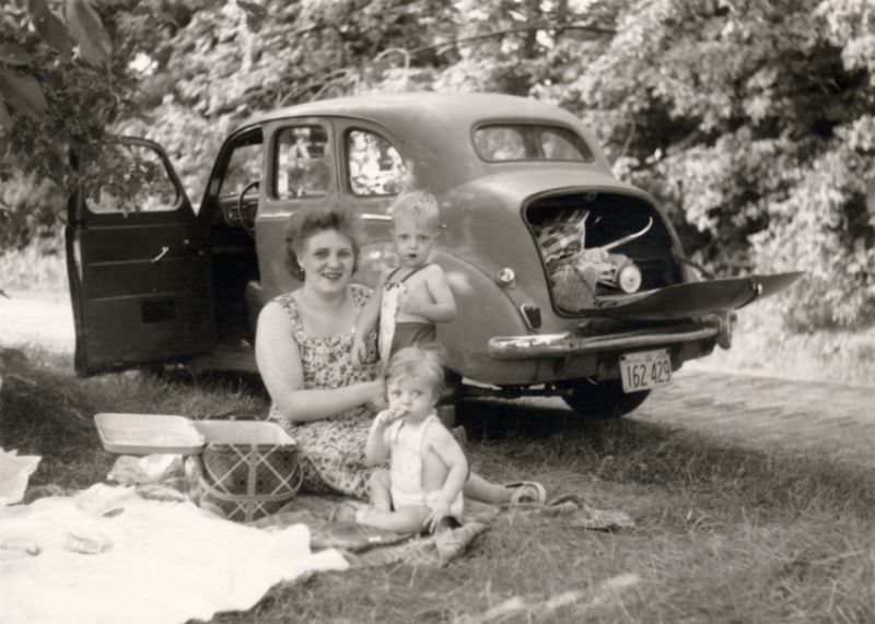 Austin A40 Devon in the Canadian province of Ontario, 1955.