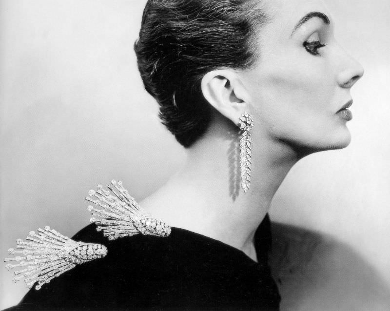#25 Barbara Goalen, photo by Anthony Denney, 1951.