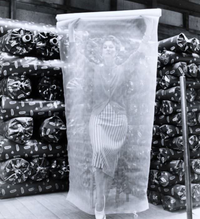 #35 Barbara Goalen, 1952.