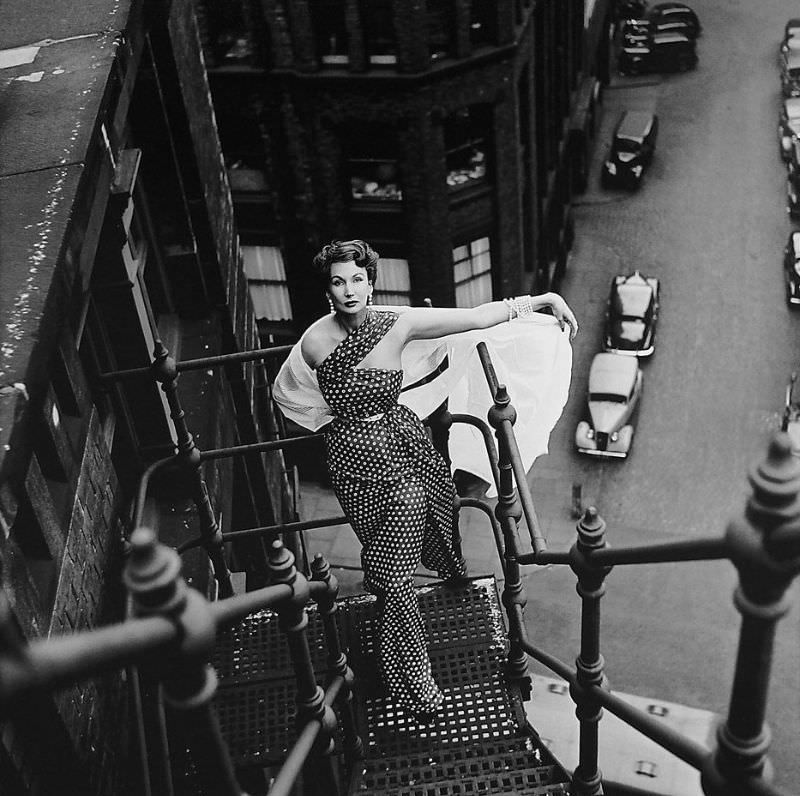 #39 Barbara Goalen, 1952.