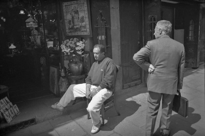 #13 Hard sell on Carrer del Veguer, Barcelona, 1990.