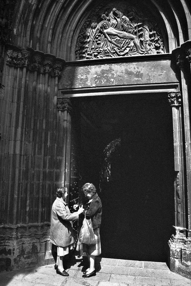 #17 Pieta door, Barcelona Cathedral, 1990.