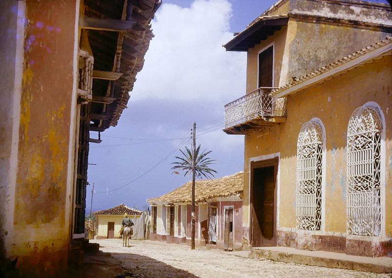 #8 Building with ironwork, Cuba, 1950