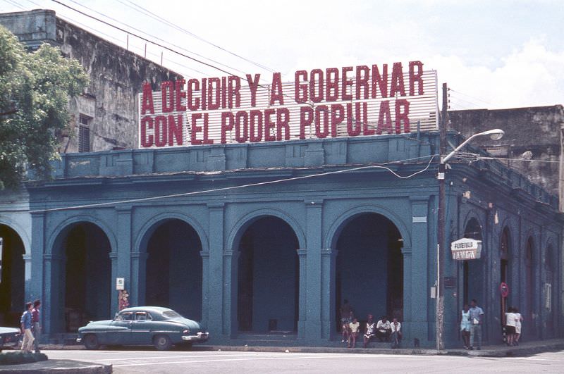 #6 Political slogan ‘To decide and govern with the people’s power’ on top of a colonial building, Matanzas, Cuba, 1976