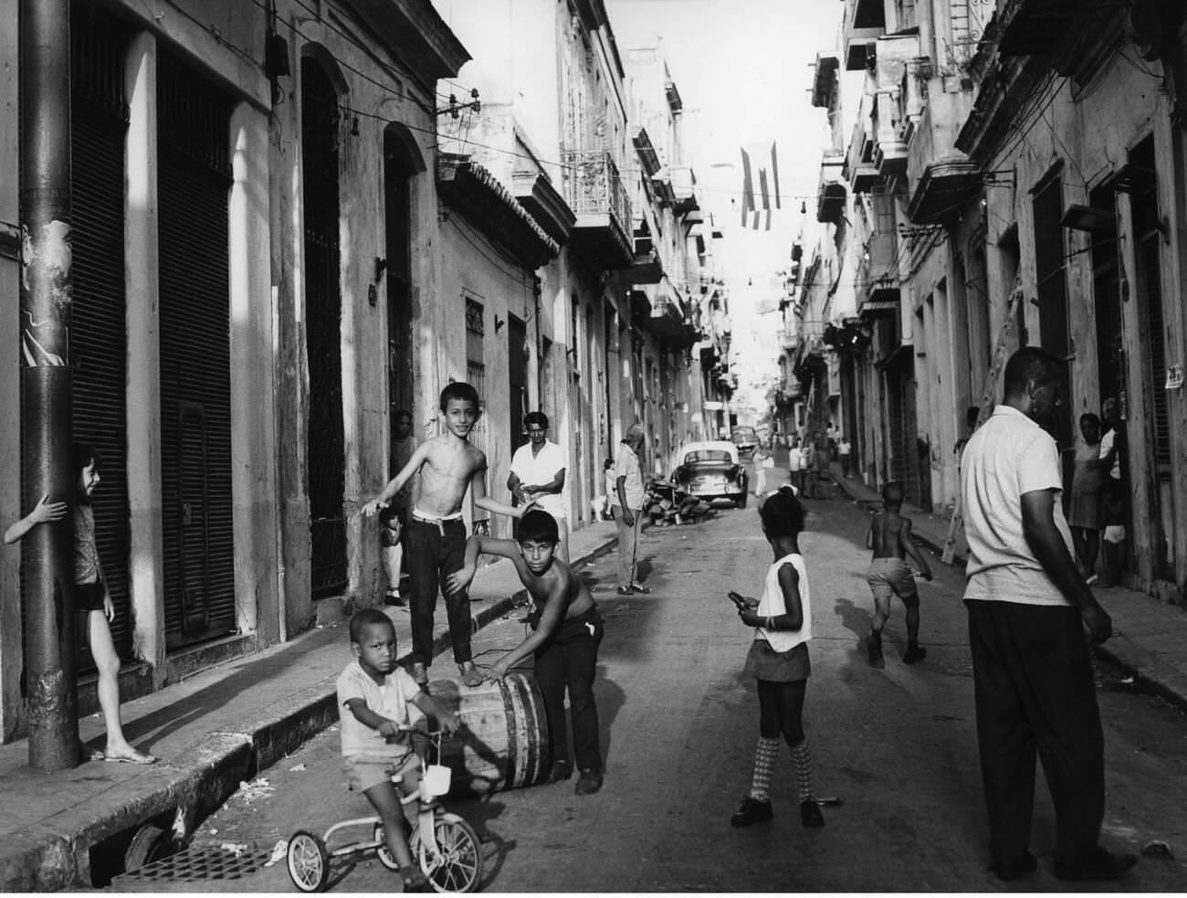 #81 Street scene with playing children in the Old Town of Havana, August 1971,