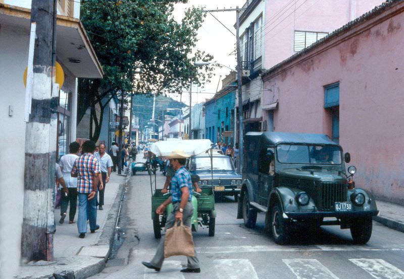 #72 Holguín street scenes, 1985