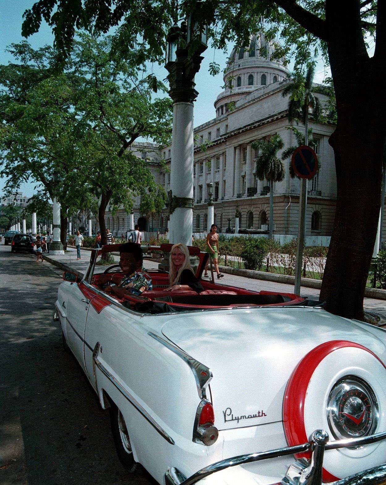 #106 Roberto Blanco and Marlene Charell on a city tour in Havana, Cuba.