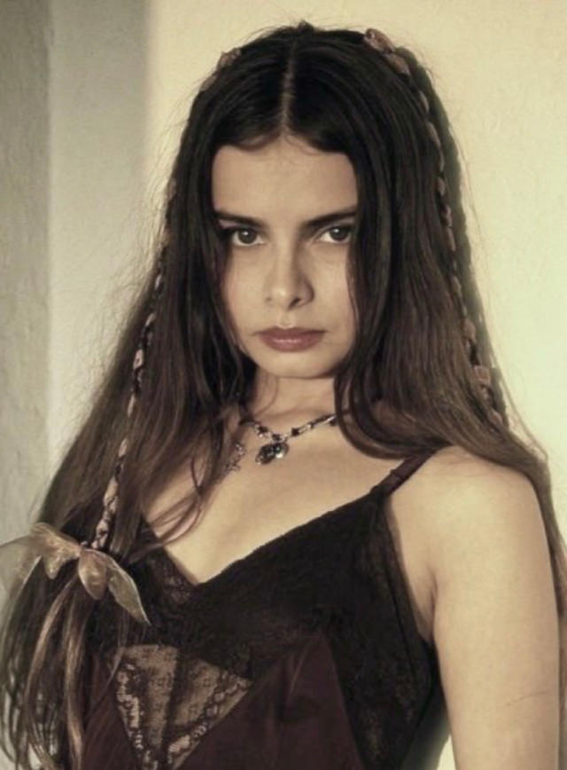 Fabulous Photos of Hope Sandoval of Mazzy Star in the 1990s Music