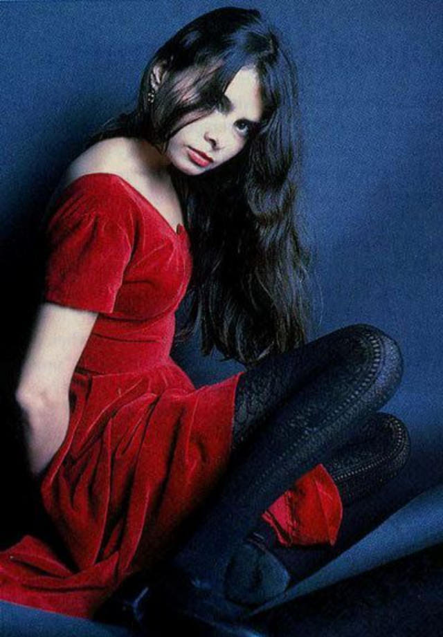 Fabulous Photos of Hope Sandoval of Mazzy Star in the 1990s Music