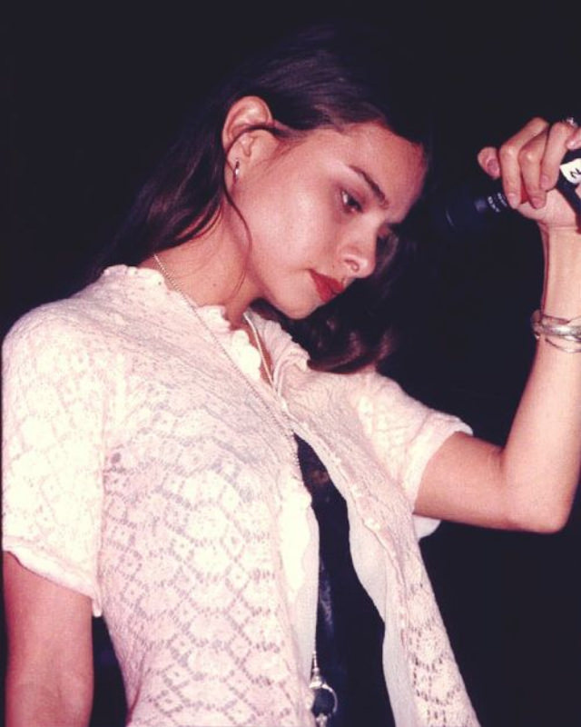 Fabulous Photos of Hope Sandoval of Mazzy Star in the 1990s Music