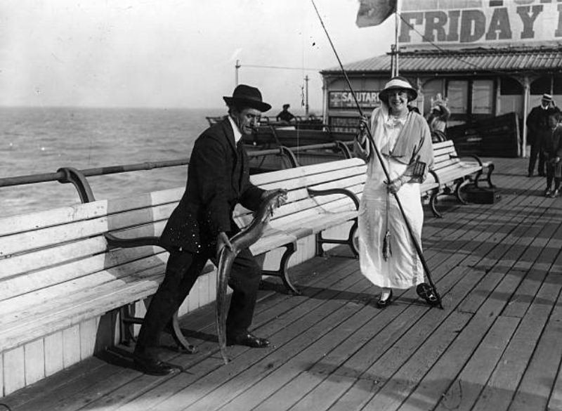 #4 Mdlle Simone Mariex lands a conger eel on the pier at Folkestone during the International Beauty Show.