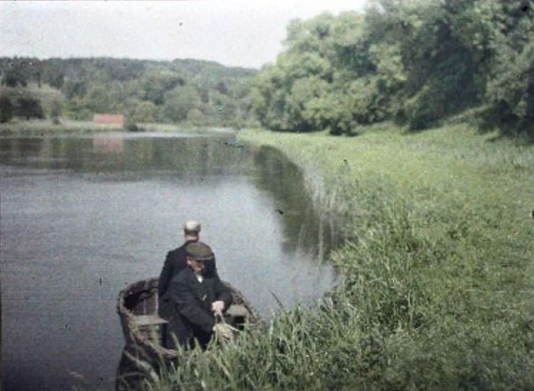 #23 Two traditional coracles gently gliding on the Boyne River at Oldbridge, June 1913