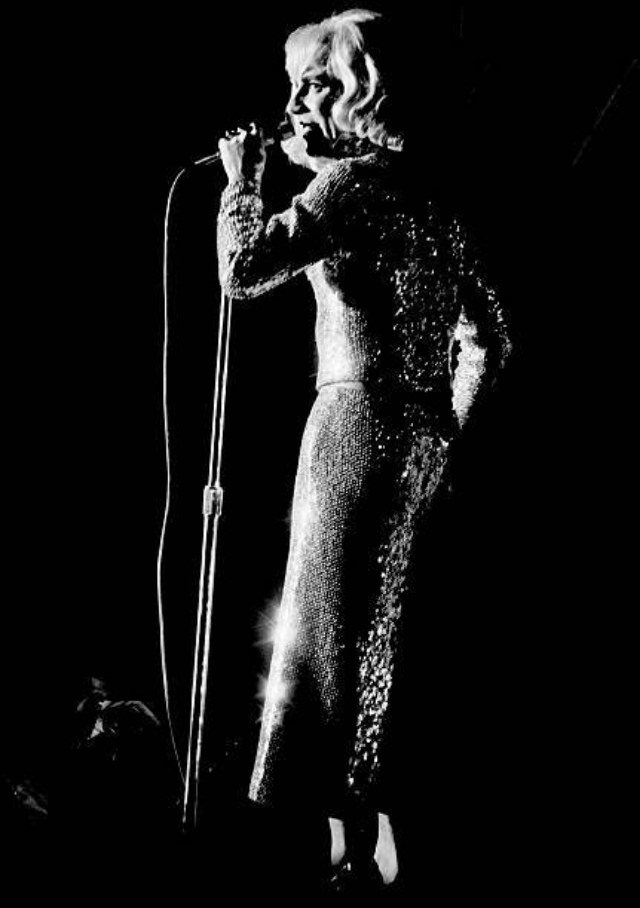 Keith Moon’s Daring Drag: Embracing the Bold and Unconventional in the 1970s Music