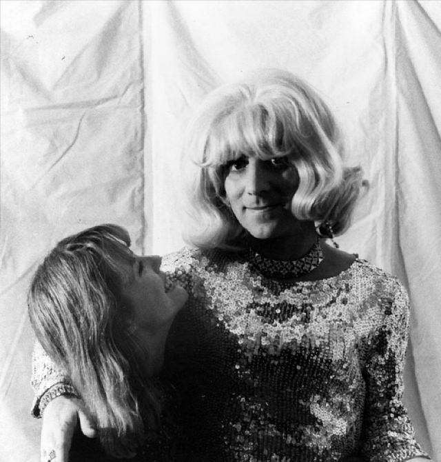 Keith Moon’s Daring Drag: Embracing the Bold and Unconventional in the 1970s Music
