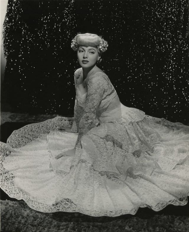 Silver Screen Beauty: Stunning Photos of Lana Turner during the Filming of ‘Slightly Dangerous’ (1943)