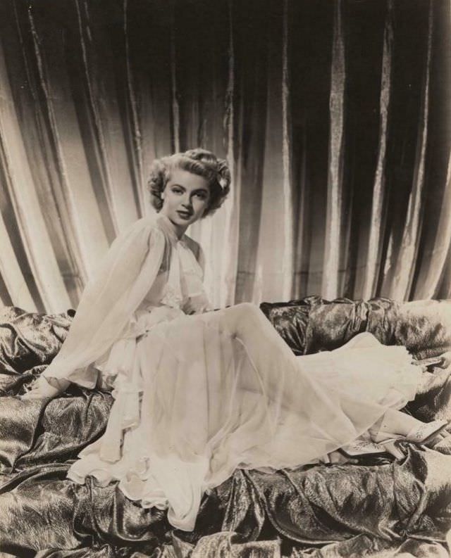 Silver Screen Beauty: Stunning Photos of Lana Turner during the Filming of ‘Slightly Dangerous’ (1943)