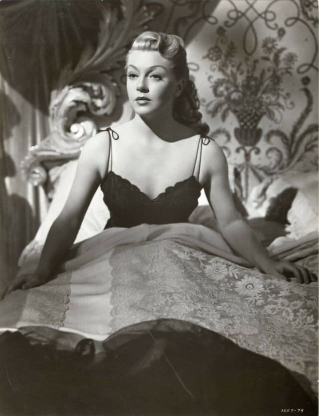 Silver Screen Beauty: Stunning Photos of Lana Turner during the Filming of ‘Slightly Dangerous’ (1943)