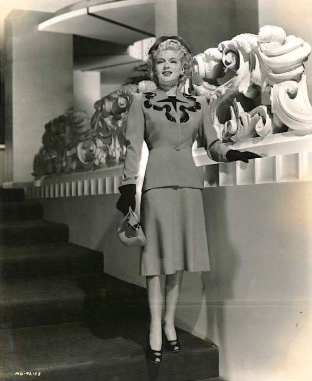 Silver Screen Beauty: Stunning Photos of Lana Turner during the Filming of ‘Slightly Dangerous’ (1943)