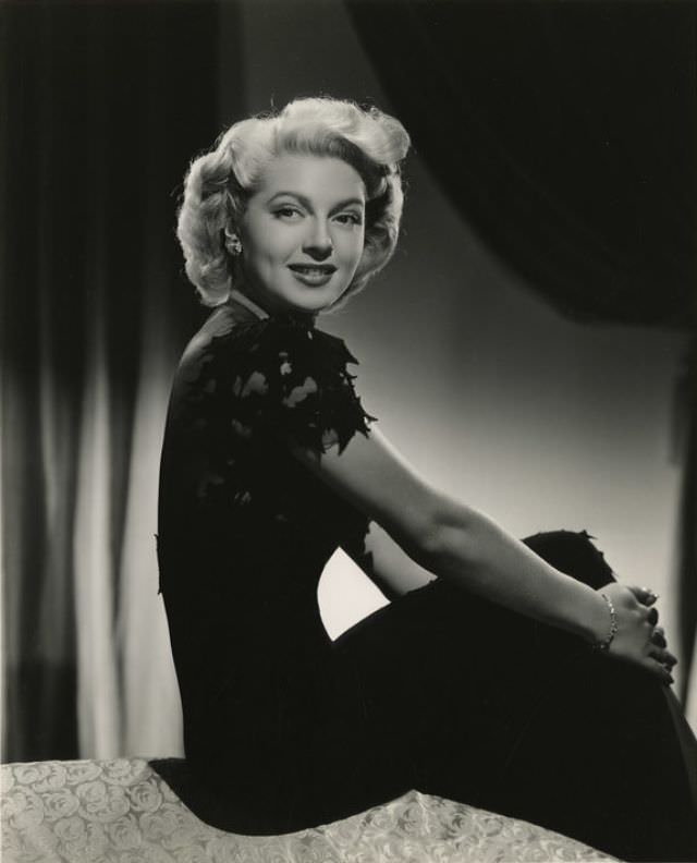 Silver Screen Beauty: Stunning Photos of Lana Turner during the Filming of ‘Slightly Dangerous’ (1943)