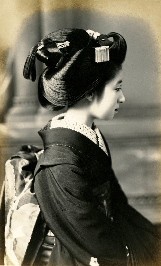 #1 Portrait of a Maiko with Sakkou hairstyle in the 1920s