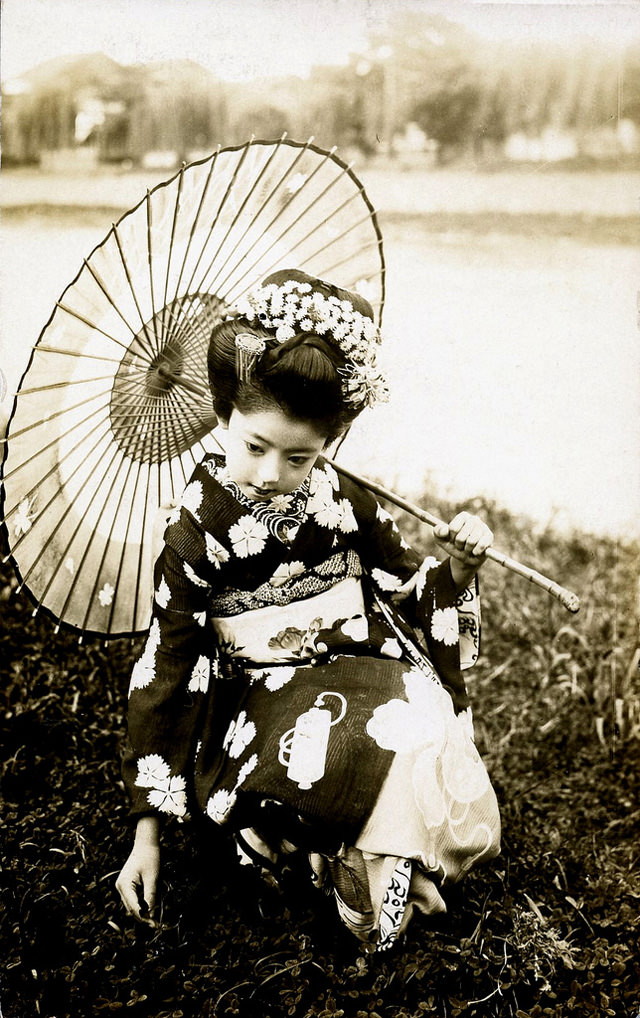 #37 Young Maiko girl, 1920s