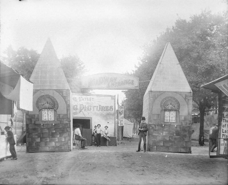 #32 Street fair entrance, 1898