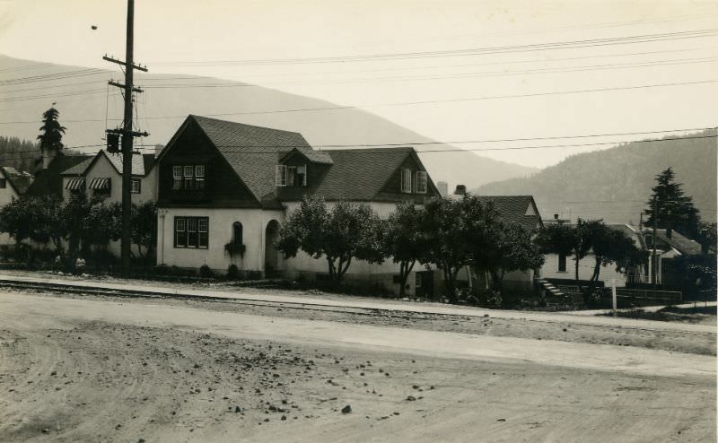 #12 421 Nelson Avenue