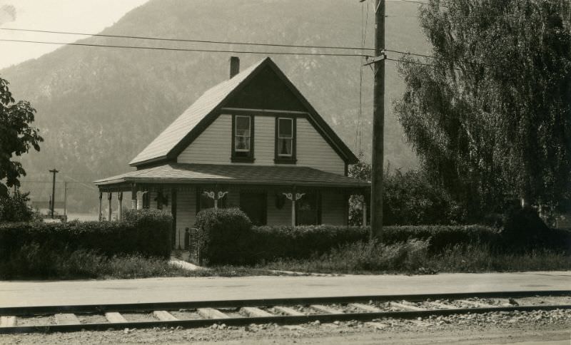 #14 505 Nelson Avenue