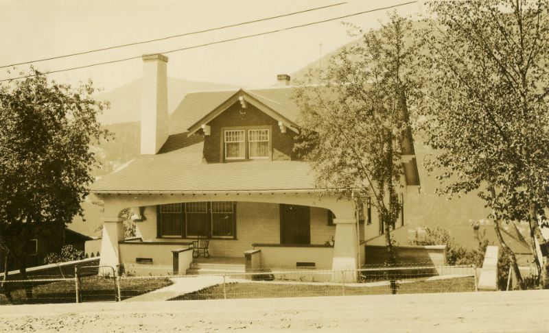 #18 615 Latimer Street