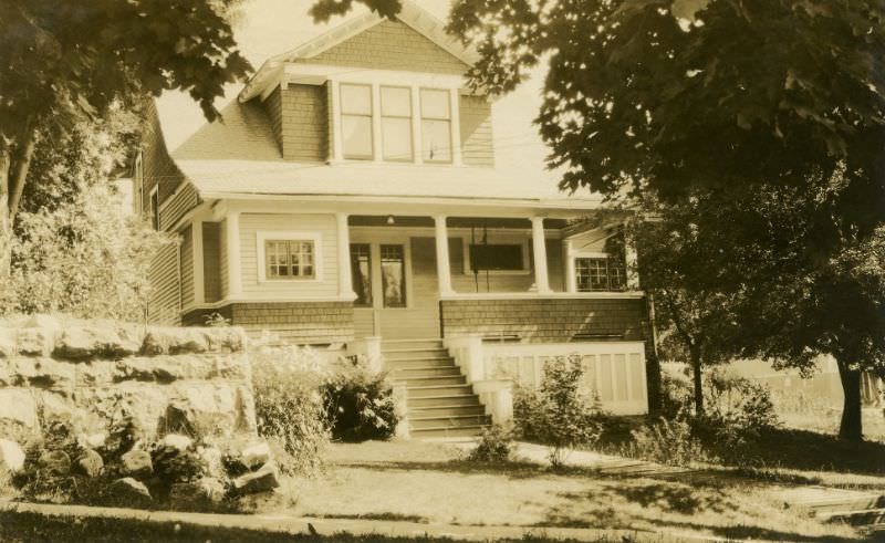 #21 702 Mill Street. Leith house