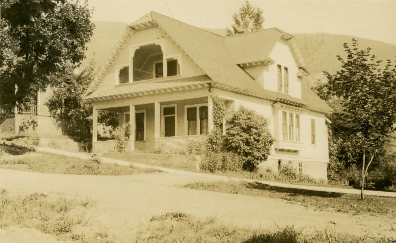 #3 220 Silica Street