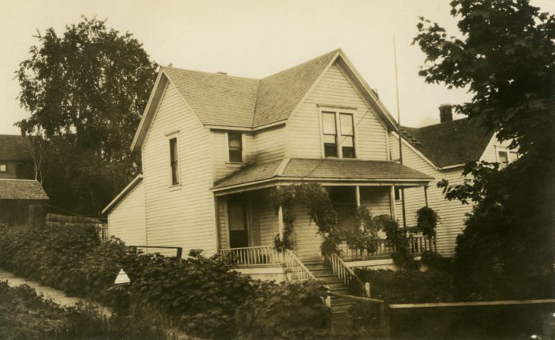 #35 824 Carbonate Street