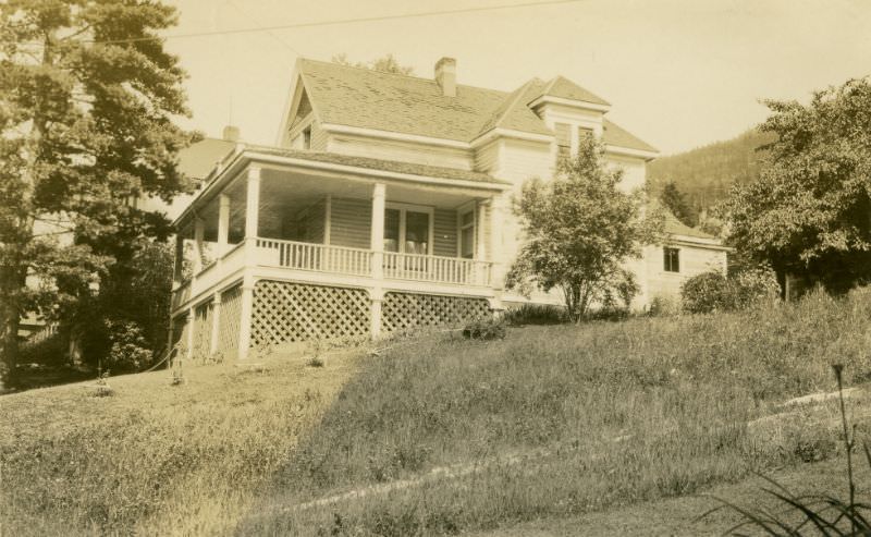 #38 904 Silica Street